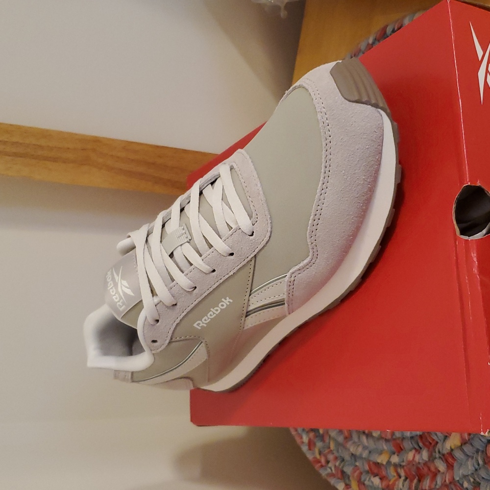 New Women's Reebok Glide Low Casual Sneackers Sz 8.5 in Moonstone Grey Chalk - Picture 5 of 7
